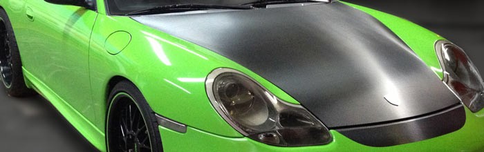 緑色カーボン調ラッピングカー